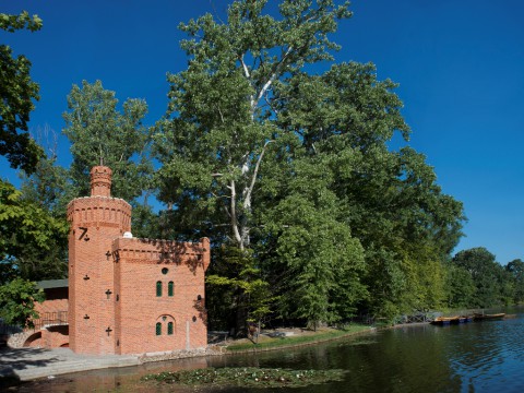 Pompownia po konserwacji widziana od strony Jeziora Wilanowskiego, fot. W. Holnicki.jpg