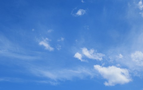 Zadanie dla przyrodnika 7. Chmury na błekitnym niebie. Fot. Julia Dobrzańska.JPG