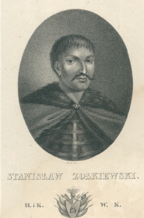 Grafika. Przedstawia portret mężczyzny w ujęciu 3/4, z długą brodą i krótkimi włosami. Portretowany ubrany jest w reprezentacyjny strój historyczny. Trzyma w prawej ręce buławę. Jest to portret Stanisława Koniecpolskiego.