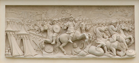 Płaskorzeźba przedstawiająca bitwę pod Chocimiem. Umieszczona w fasadzie pałacu w Wilanowie. Pośrodku na koniu hetman wielki koronny Jan Sobieski. Po lewej stronie namioty tureckie. Scena przedstawia scenę starć wojsk polskich z tureckimi. W tle widać zarysy twierdzy Chocim.