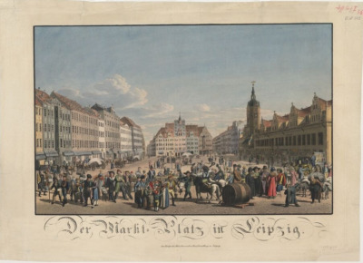 Stara grafika. Przedstawia widok Markt Platz w Lipsku. Grafika przedstawia mieszkańców zgromadzonych na placu. Po prawej stronie widzimy ratusz z wysoką wieżą. Na wprost kamienice i po lewej stronie rząd budowli.