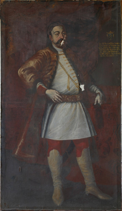 Obraz olejny na płótnie. Portret Jana III Sobieskiego. Przedstawia króla w ujęciu całopostaciowym, zwróconego lekko w prawo, w kierunku widza. Płótno w dwóch miejscach uszkodzone. Obraz jest jednym z czterech portretów Sobieskiego znajdujących się na zamku w Forchtenstein, w galerii przodków. 
