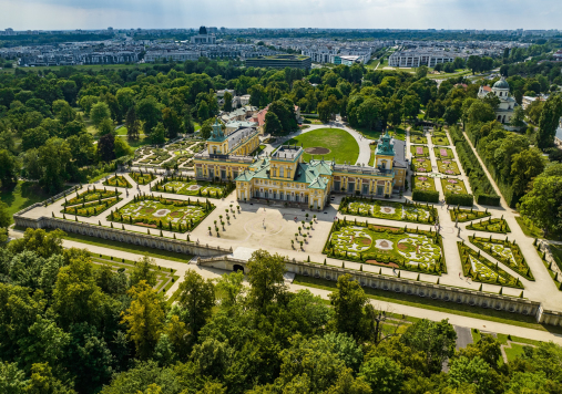 Pałac i park w Wilanowie widziane z lotu ptaka.