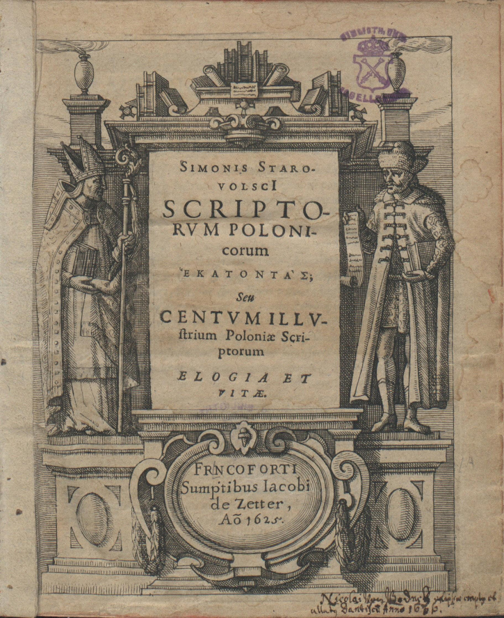 Strona tytułowa starej pożółkłej książki, której tytuł jest ujęty w architektoniczną ramę, z dwiema postaciami - biskupa i szlachcica - stojącymi po bokach na postumencie. Na dole w kartuszu obramowanym ornamentem wstęgowym znajduje się nazwisko wydawcy i data wydania - 1625